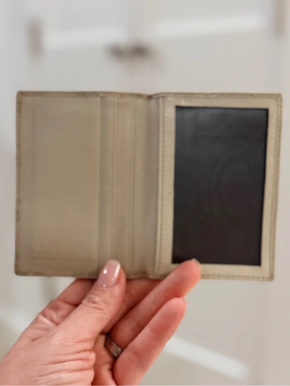 Gucci Guccissima Cream Card Case with Gold Hardware - PreLOVED ❣️ - Picture 4 of 8